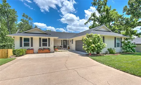 1325 Quail Run Cir, Bentonville, AR 72712