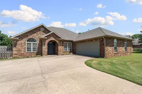 258 Sundown Dr, Farmington, AR 72730