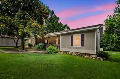 16195 Locust Ln, Fayetteville, AR 72704