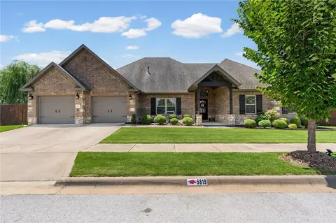 5819 W Cane Hill Dr, Fayetteville, AR 72704