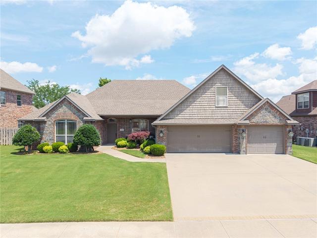 6105 W Bainbridge Dr, Rogers, AR 72758