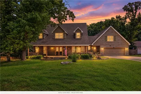 9570 Palomino Dr, Rogers, AR 72758