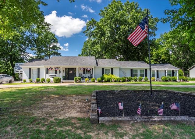 216 W Bush St, Prairie Grove, AR 72753