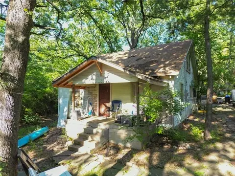 290 W 318 W 22nd St, Fayetteville, AR 72701