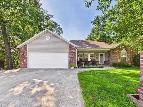 8 Benwick Ln, Bella Vista, AR 72714