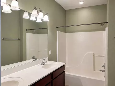 Bath - 3460 Grainger Cir, Springdale, AR 72764 photo 1 of 1