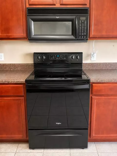 Kitchen - 3460 Grainger Cir, Springdale, AR 72764 photo 2 of 4