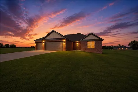2550 Peterson Rd, Gentry, AR 72734