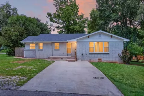 310 Hawkins Ave, Huntsville, AR 72740