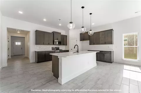 Kitchen - 2620 Willowmere Dr, Centerton, AR 72712 photo 4 of 5