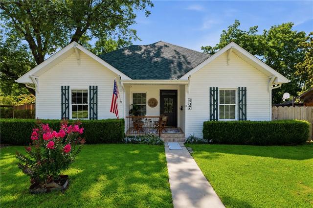 407 NW B St, Bentonville, AR 72712