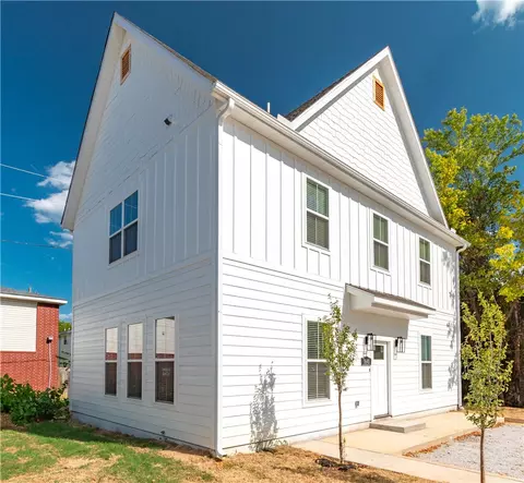 1640 N Leverett Ave, Fayetteville, AR 72703