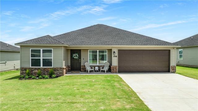 1708 Ace Ave, Gentry, AR 72734