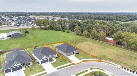 1911 Finnegan St, Bentonville, AR 72713