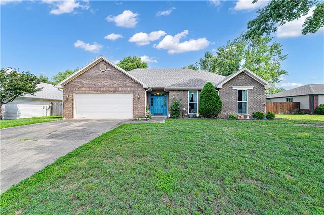 29 Ivy Cir, Bentonville, AR 72712