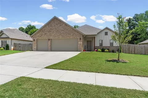 82 N Sheep Dog Ave, Farmington, AR 72730