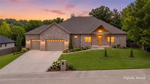 12412 Wildwood Dr, Rogers, AR 72756