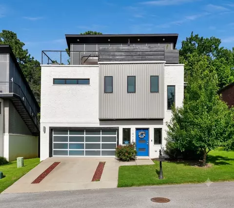 1546 N Desoto Pl, Fayetteville, AR 72703