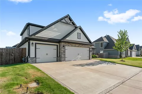 Exterior - 1211 Silver Maple St, Centerton, AR 72719 photo 8 of 9