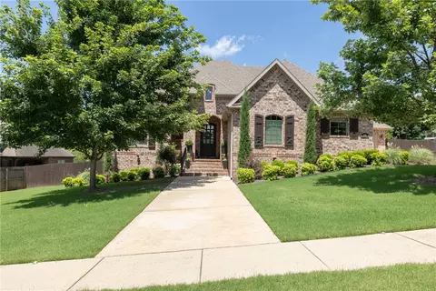 421 N Limestone Dr, Fayetteville, AR 72701