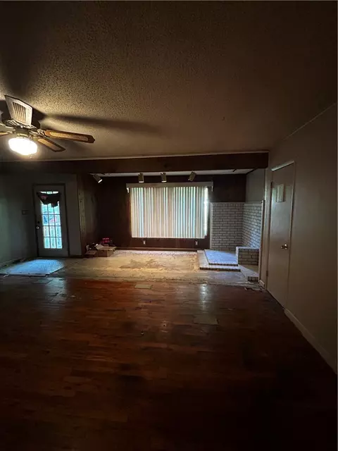 Living - 311 King Mountain Rd, Ozark, AR 72949 photo 3 of 5