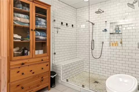 Bath - 104 W Watts St, Harrison, AR 72601 photo 4 of 6