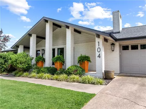 Exterior - 104 W Watts St, Harrison, AR 72601 photo 4 of 8
