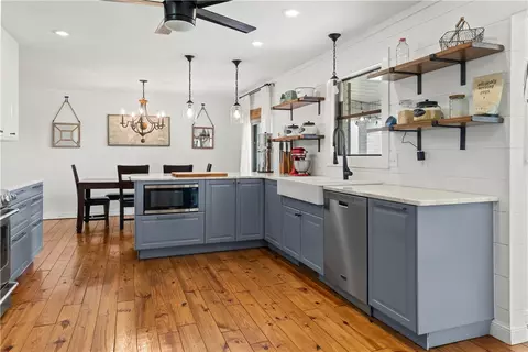 Kitchen - 104 W Watts St, Harrison, AR 72601 photo 7 of 7