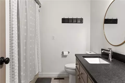 Bath - 104 W Watts St, Harrison, AR 72601 photo 2 of 6