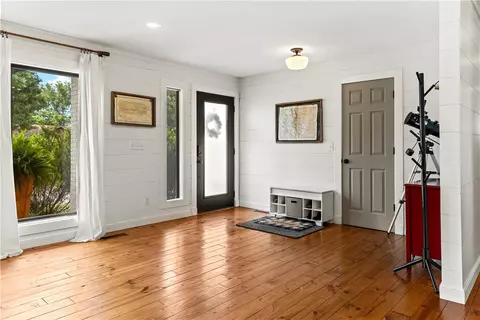 Entry Way - 104 W Watts St, Harrison, AR 72601 photo 1 of 2