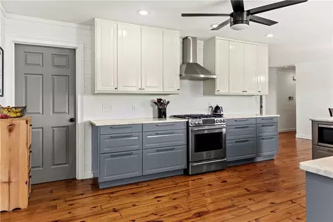 Kitchen - 104 W Watts St, Harrison, AR 72601 photo 5 of 7