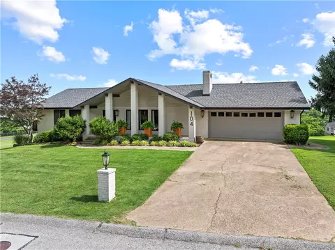 Exterior - 104 W Watts St, Harrison, AR 72601 photo 2 of 8