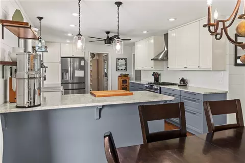 Kitchen - 104 W Watts St, Harrison, AR 72601 photo 3 of 7