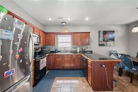 Kitchen - 1513 Counts Dr, Springdale, AR 72764 photo 2 of 2