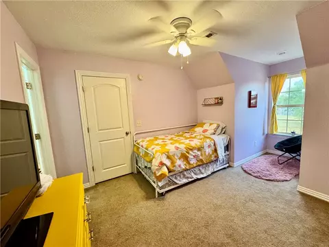 Bedroom - 1513 Counts Dr, Springdale, AR 72764 photo 9 of 12