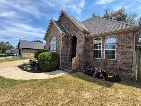 Exterior - 1513 Counts Dr, Springdale, AR 72764 photo 3 of 4