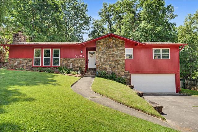 2209 Elaine Ave, Fayetteville, AR 72703