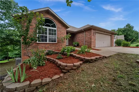 8 Faye Ln, Bella Vista, AR 72714