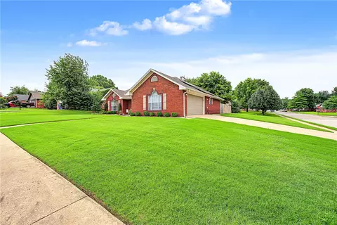 4479 W Cheyenne Dr, Fayetteville, AR 72704