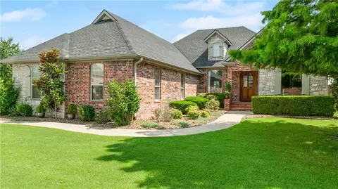 6700 Braebourne Dr, Rogers, AR 72758