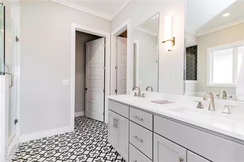 Bath - 8010 W Kettering Ct, Rogers, AR 72758 photo 1 of 5