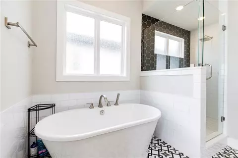 Bath - 8010 W Kettering Ct, Rogers, AR 72758 photo 3 of 5