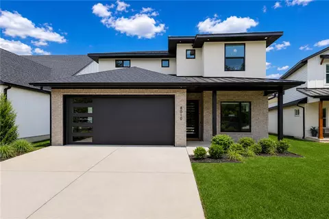 Exterior - 8010 W Kettering Ct, Rogers, AR 72758 photo 7 of 9