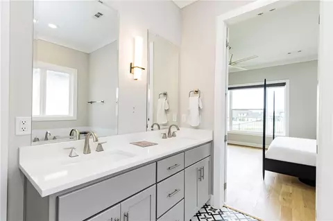 Bath - 8010 W Kettering Ct, Rogers, AR 72758 photo 2 of 5
