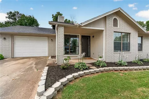 204 Jonathan Dr, Bentonville, AR 72712