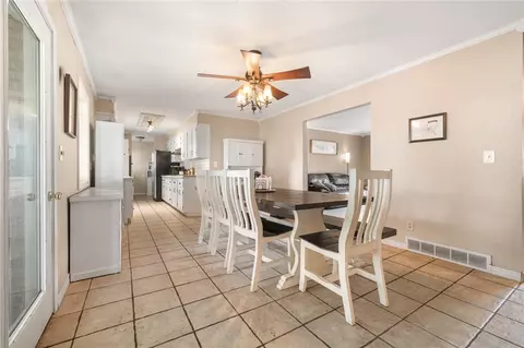Dining - 18 Mimosa Dr, Harrison, AR 72601 photo 2 of 3