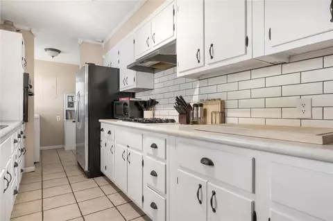 Kitchen - 18 Mimosa Dr, Harrison, AR 72601 photo 2 of 2