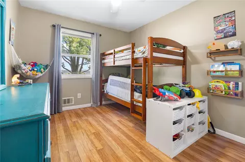 Bedroom - 18 Mimosa Dr, Harrison, AR 72601 photo 4 of 7