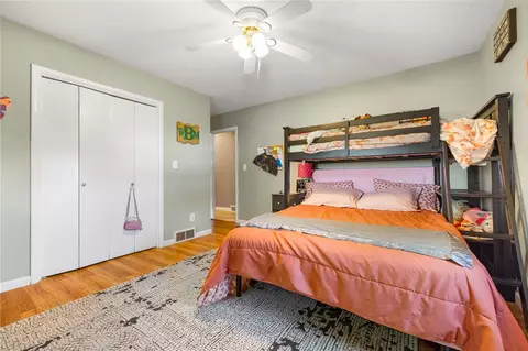 Bedroom - 18 Mimosa Dr, Harrison, AR 72601 photo 3 of 7