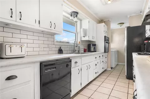 Kitchen - 18 Mimosa Dr, Harrison, AR 72601 photo 1 of 2